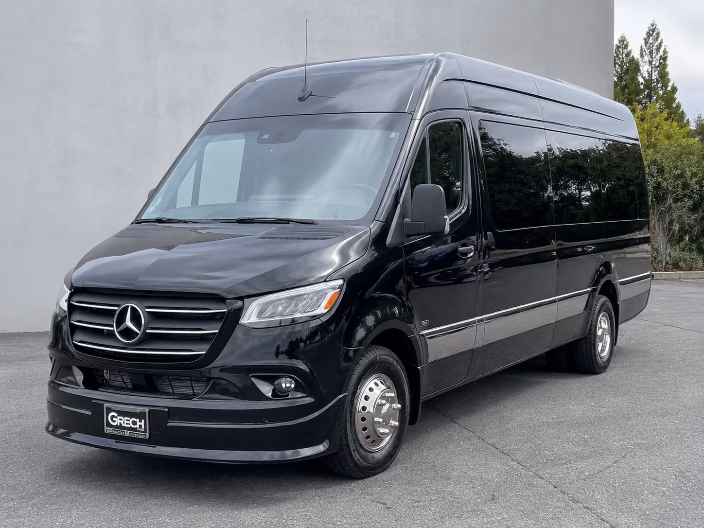 book a bus for your next airport transfer 1