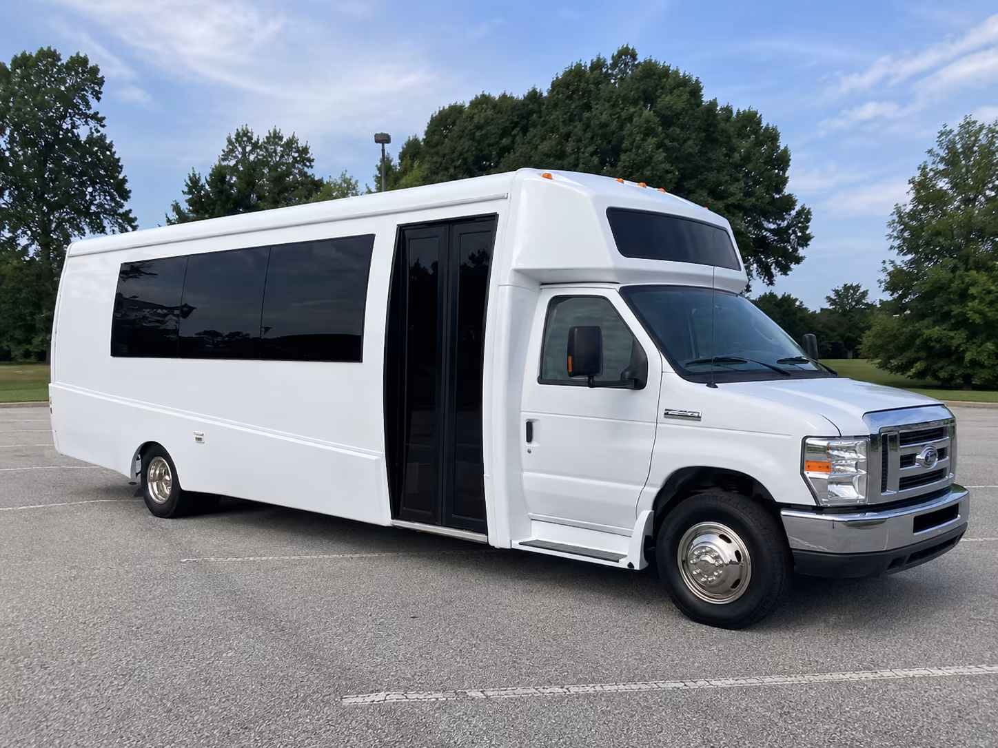 warner robins 18 passenger party bus