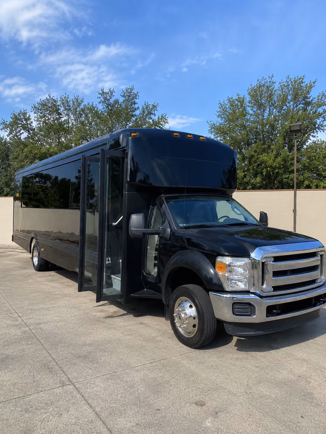 warner robins 20 passenger party bus