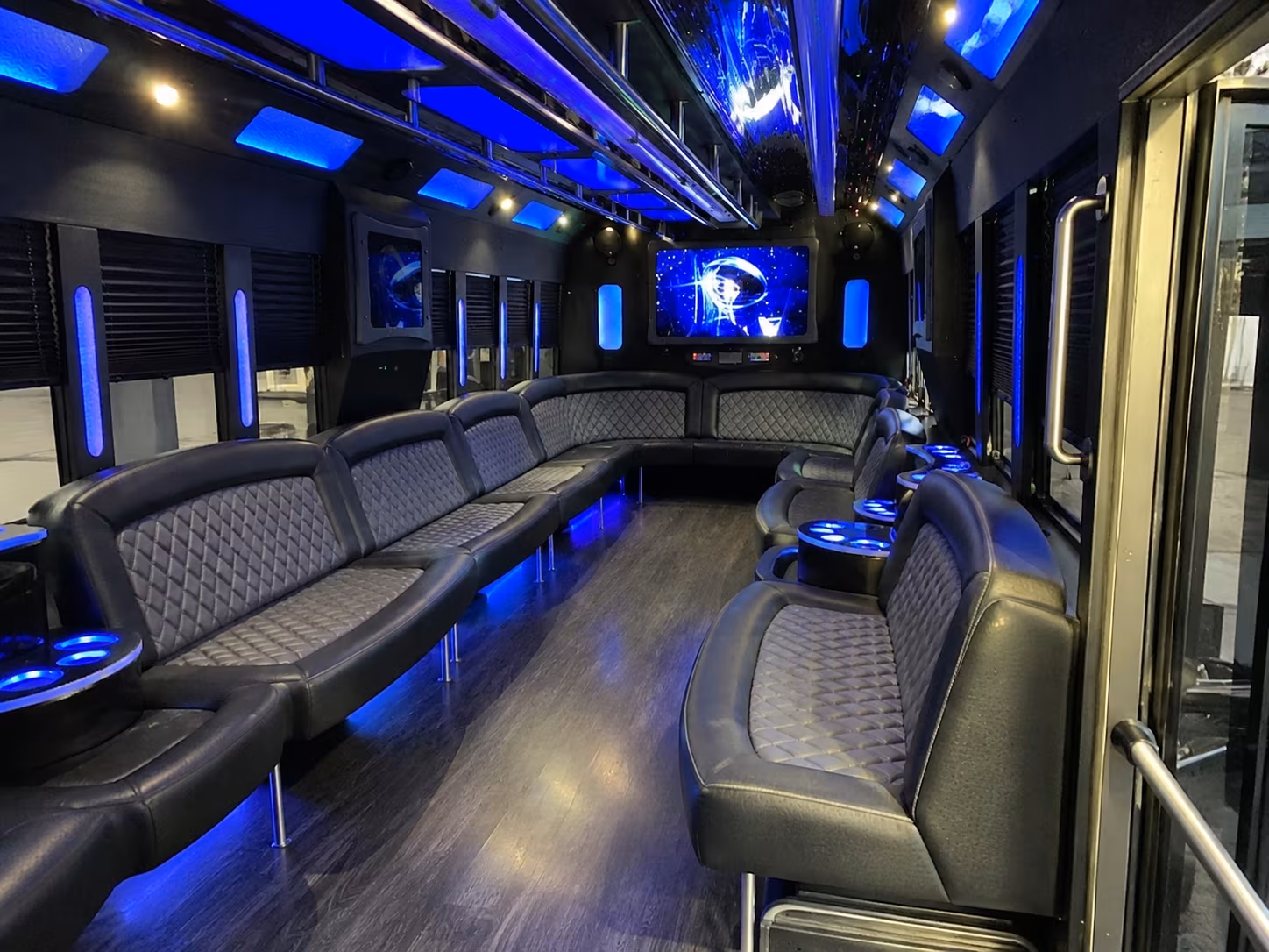 warner robins 28 passenger party bus interior