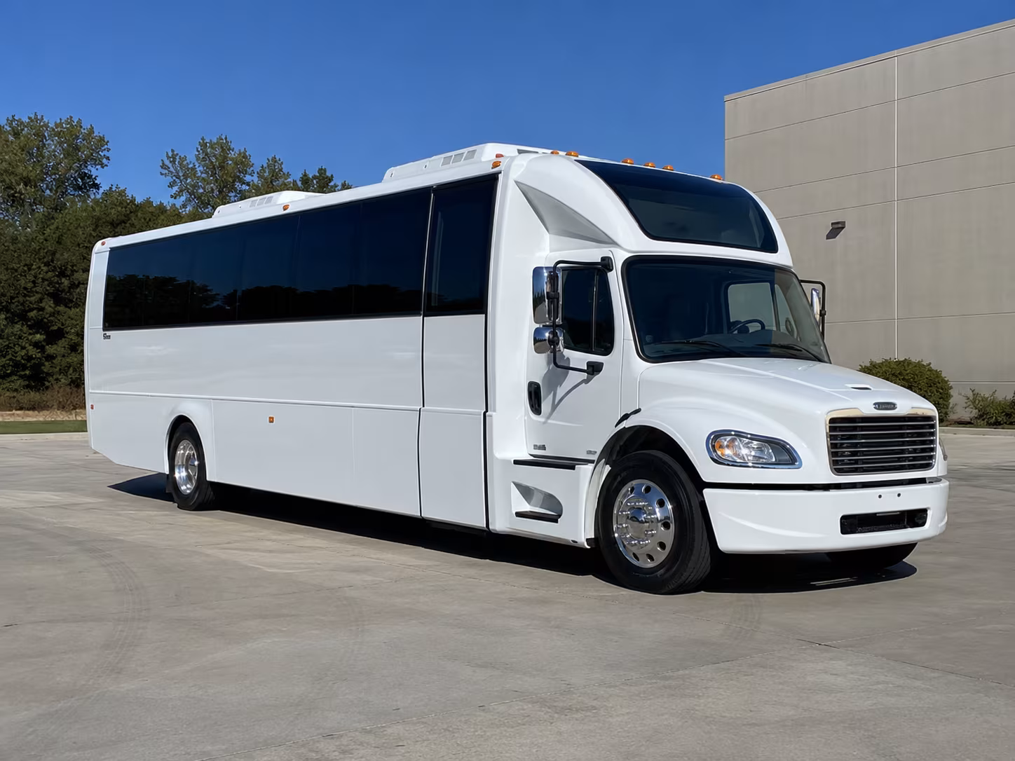 warner robins 28 passenger party bus